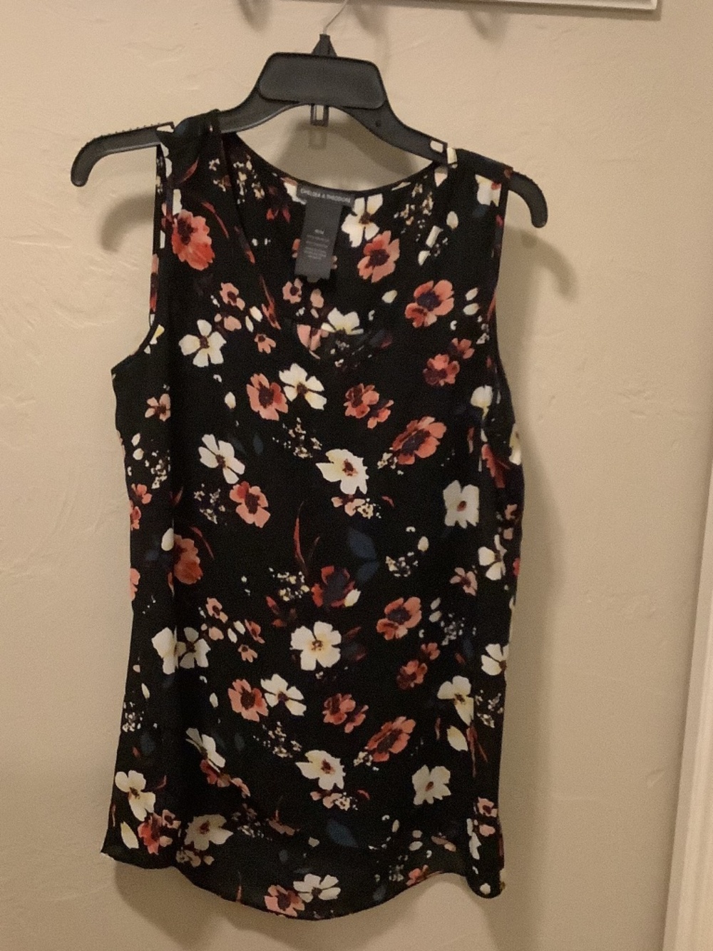 Chelsea & Theodore women’s top size M